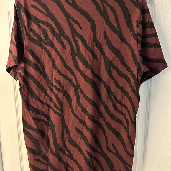 Like new Nike T-shirt with Japanese lettering on the logo - Picture 2 of 3